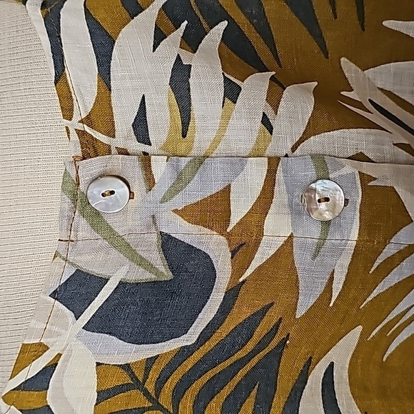 C&C California button-down top. 100% linen. Size large. Palm leaves mustard gray - Picture 3 of 10